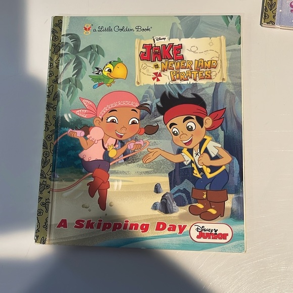 Little golden book lot Disney stories in like new condition - Picture 4 of 9